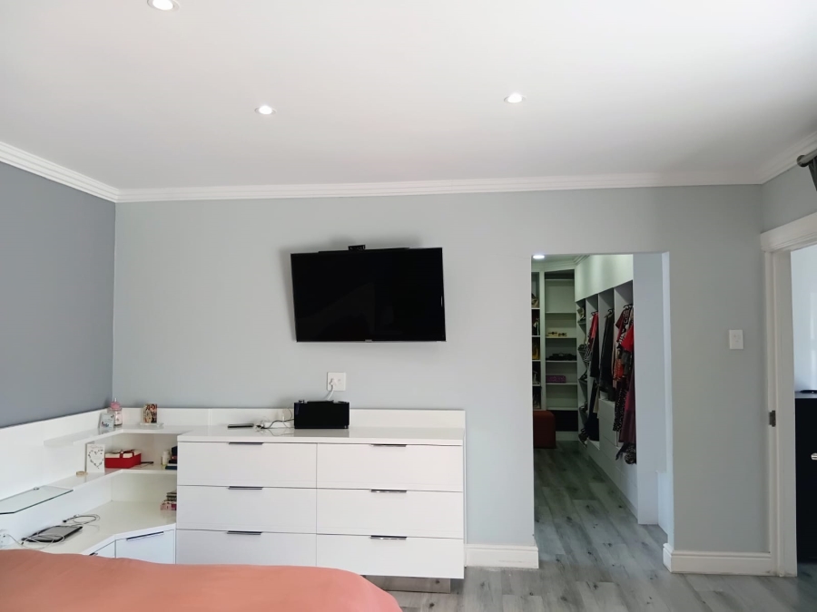 5 Bedroom Property for Sale in Beacon Bay Eastern Cape